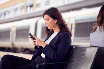 Cliente attend un taxi à la gare de Nyon